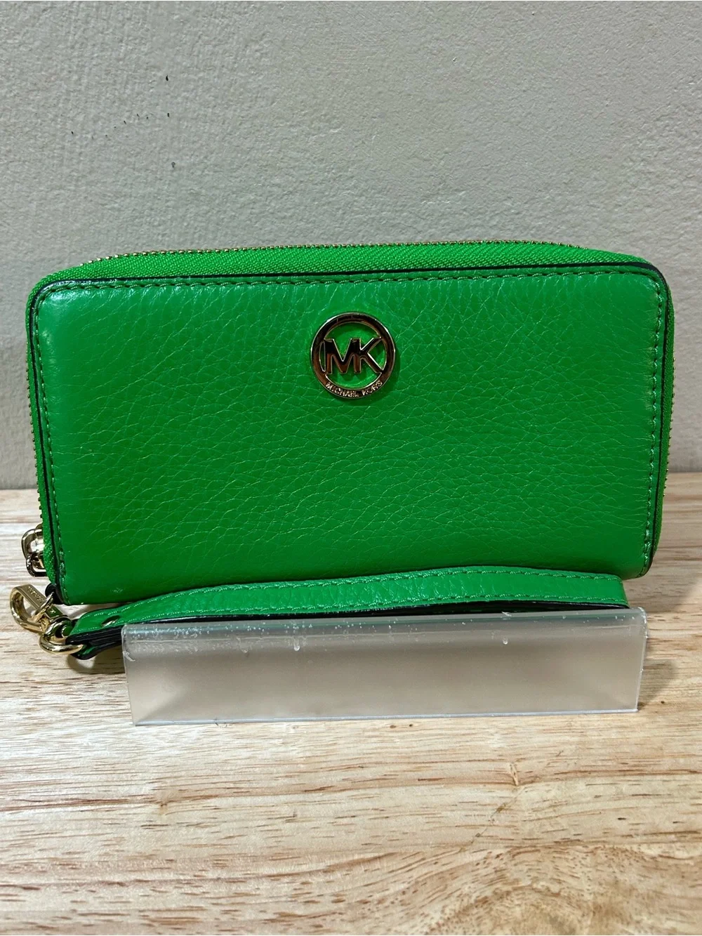 Michael Kors features easy offers